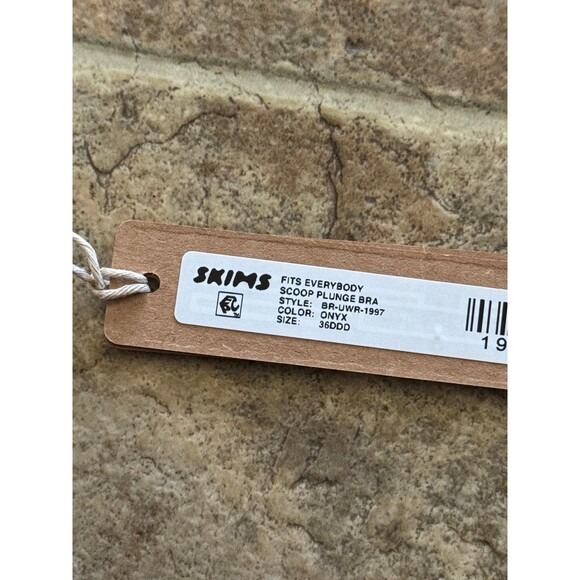 Skims Fits Everybody Plunge Bra Onyx Size 36DDD - Picture 10 of 10